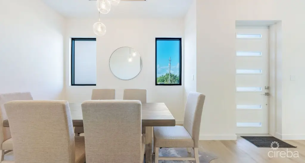 1715193603dining room