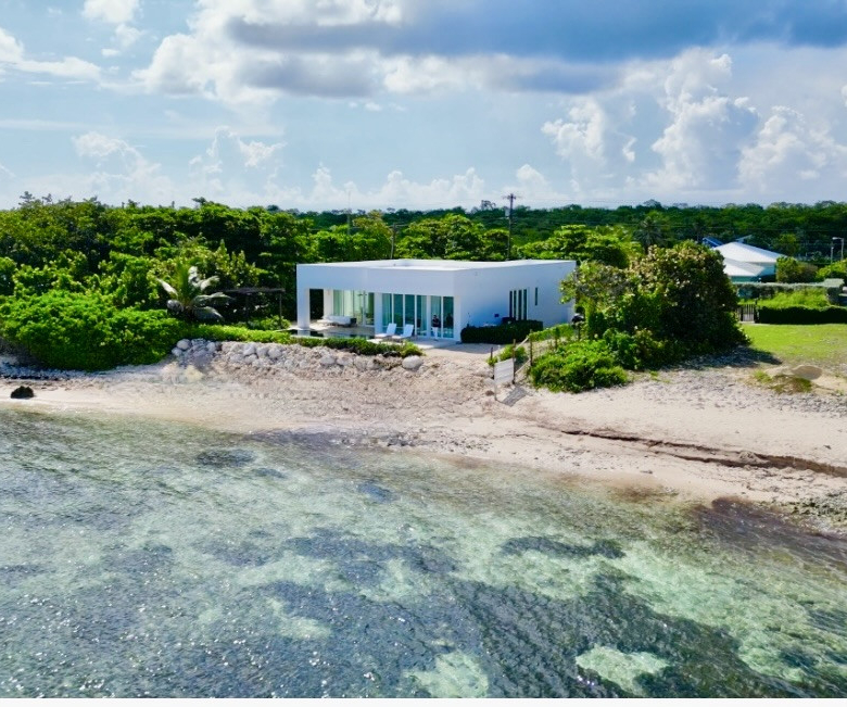 SEASIDE HIDEAWAY – FULLY RENOVATED BEACHFRONT GEM