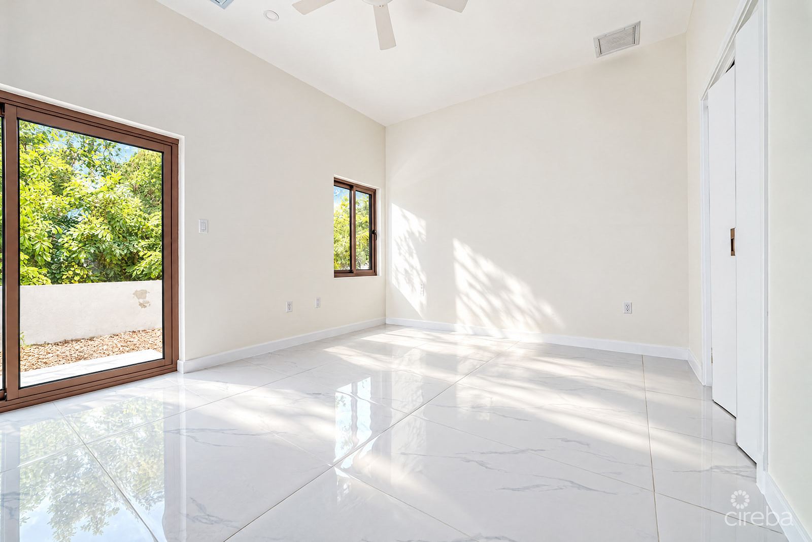 20260930110407 C21 Yoana North Palm Heights24