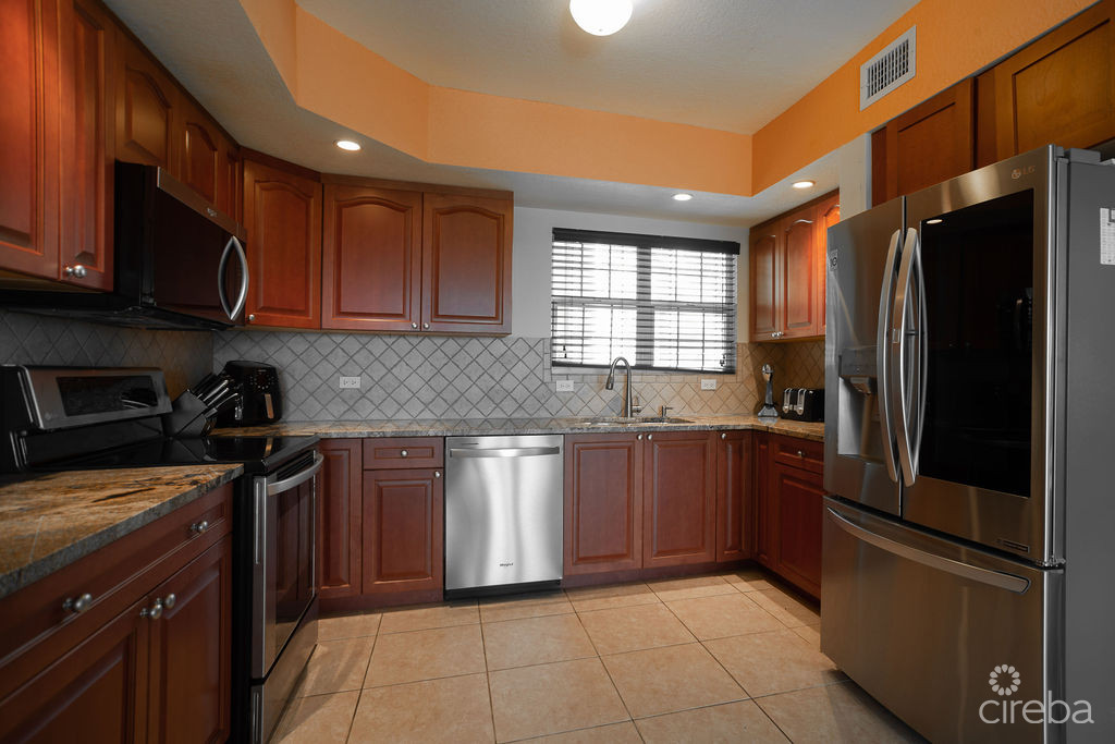 1750453435321OceanClubtrident