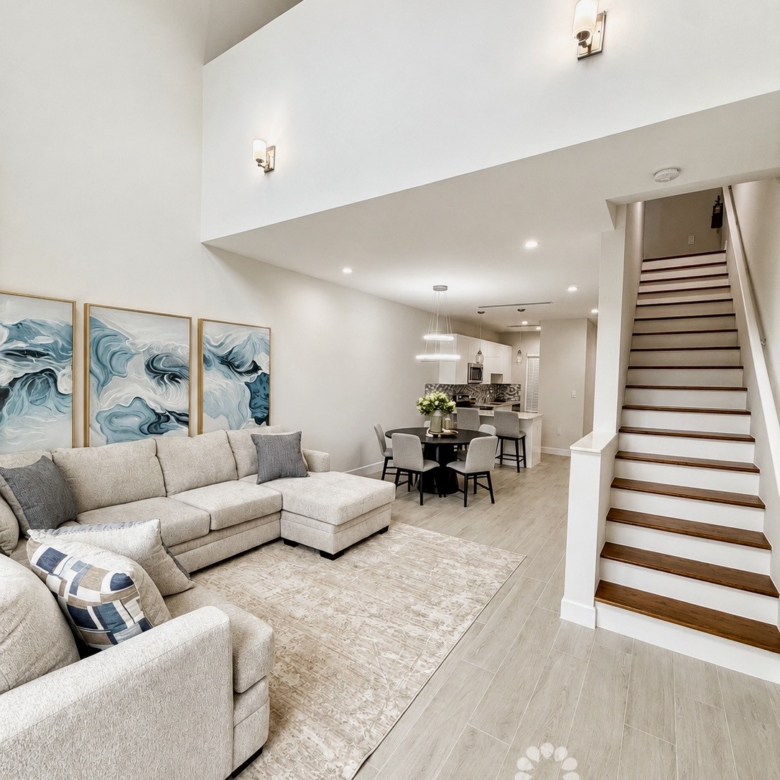 SPACIOUS & MODERN 3 BR TOWNHOME – EXCELLENT LOCATION!