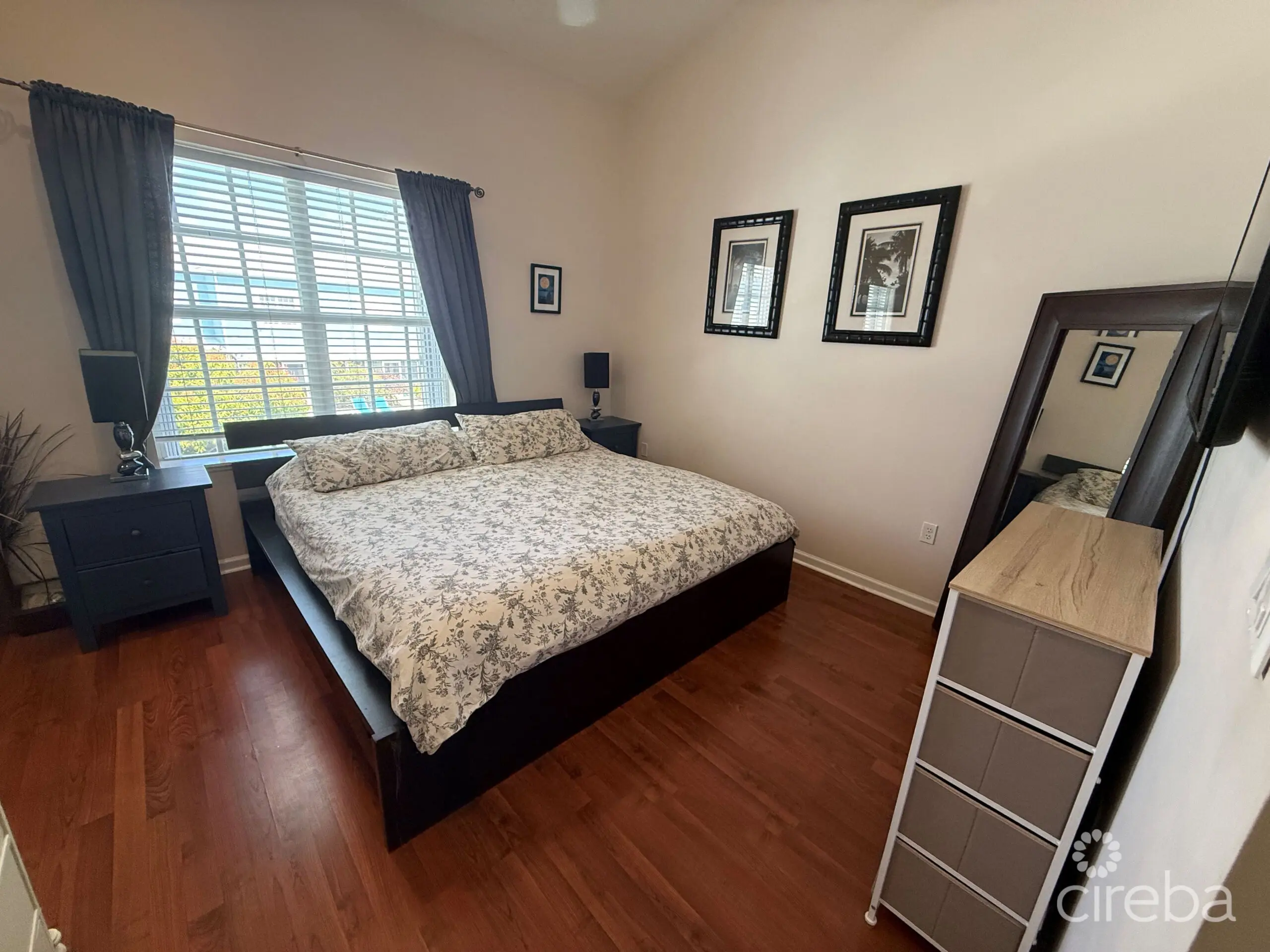 20260326190707 master bed