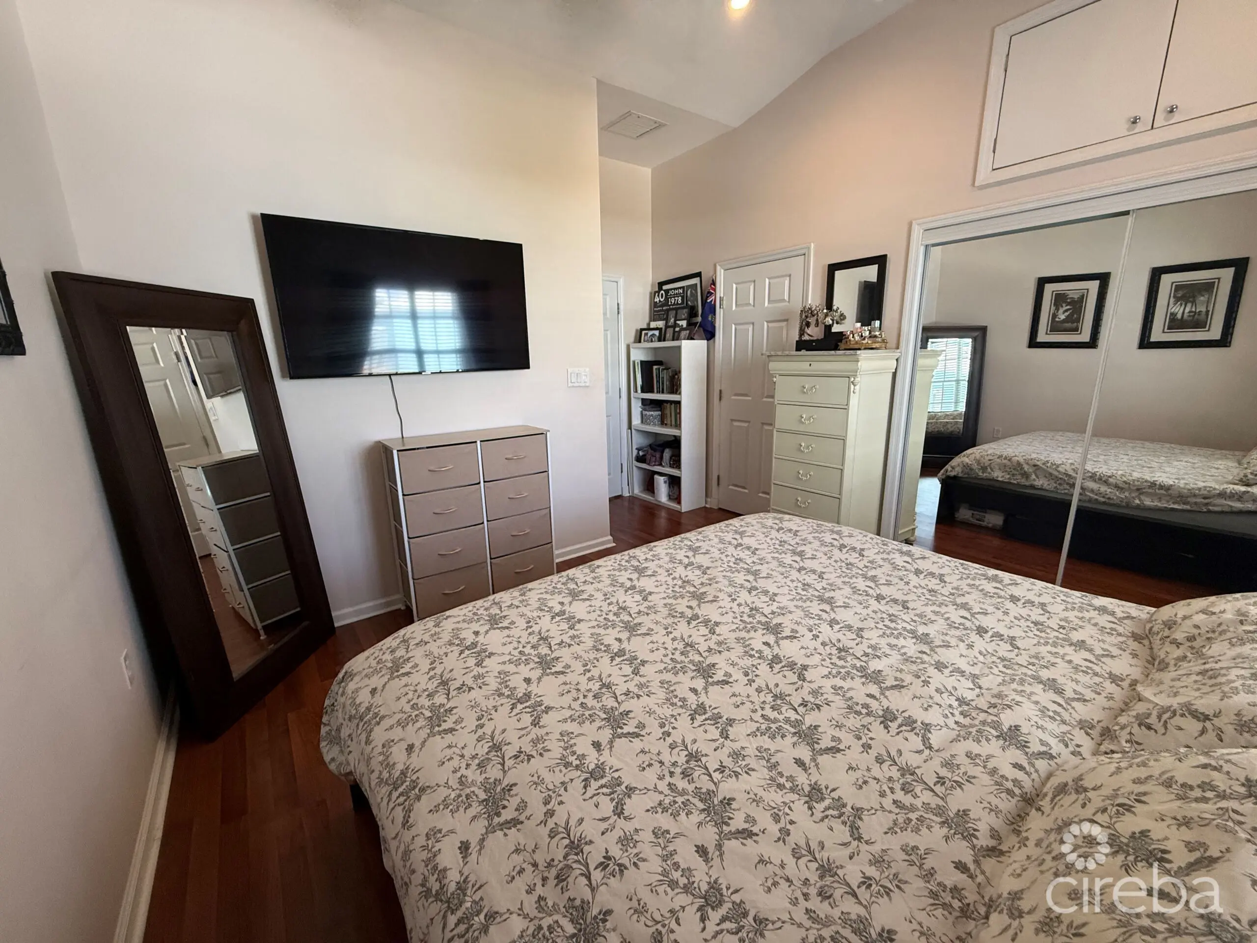 20260326190717 master bed