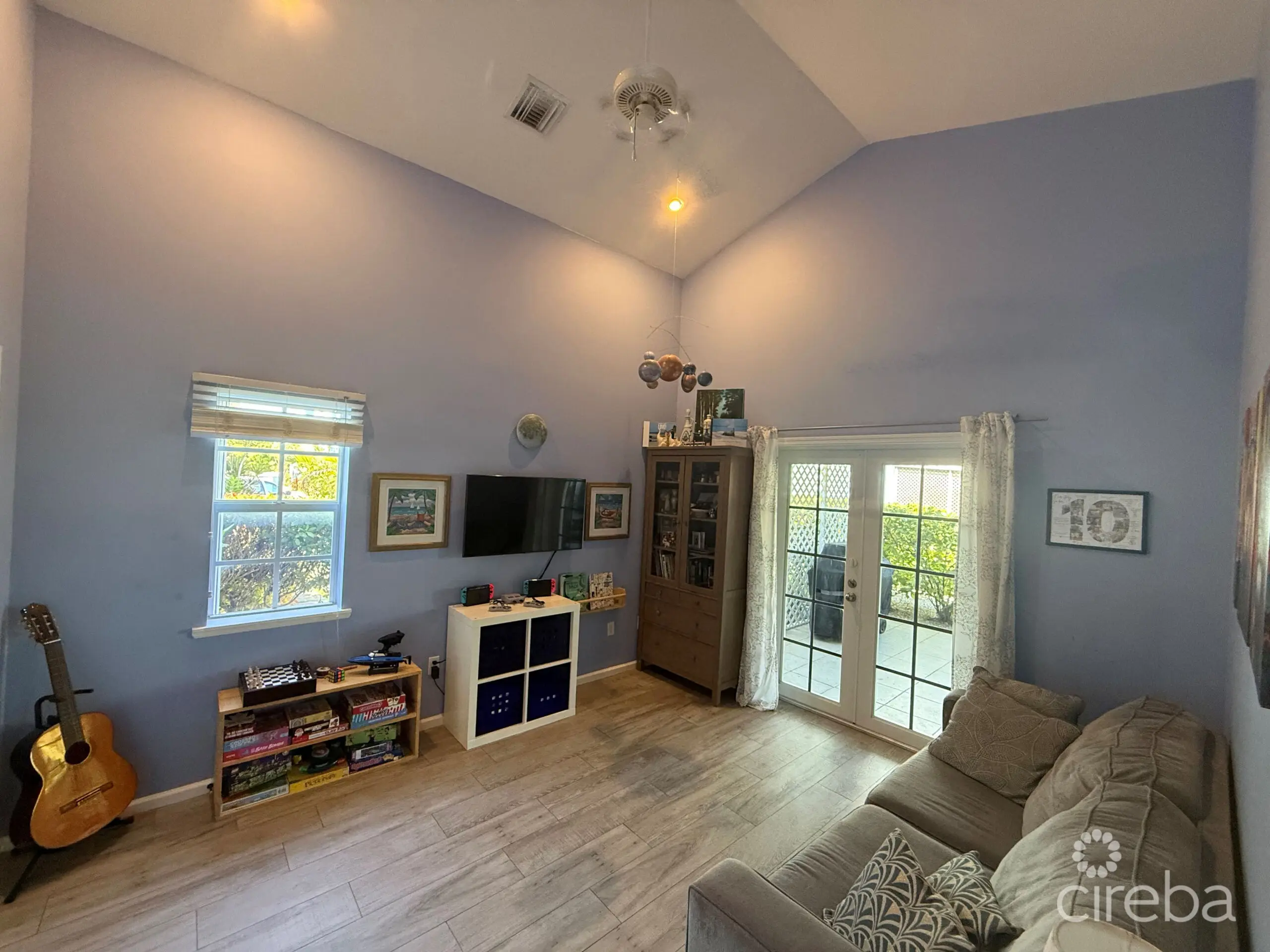 20260326190800 play room