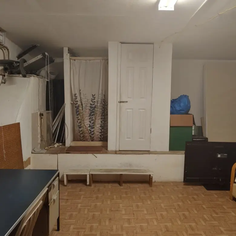 20260327123205 Upstairs main area