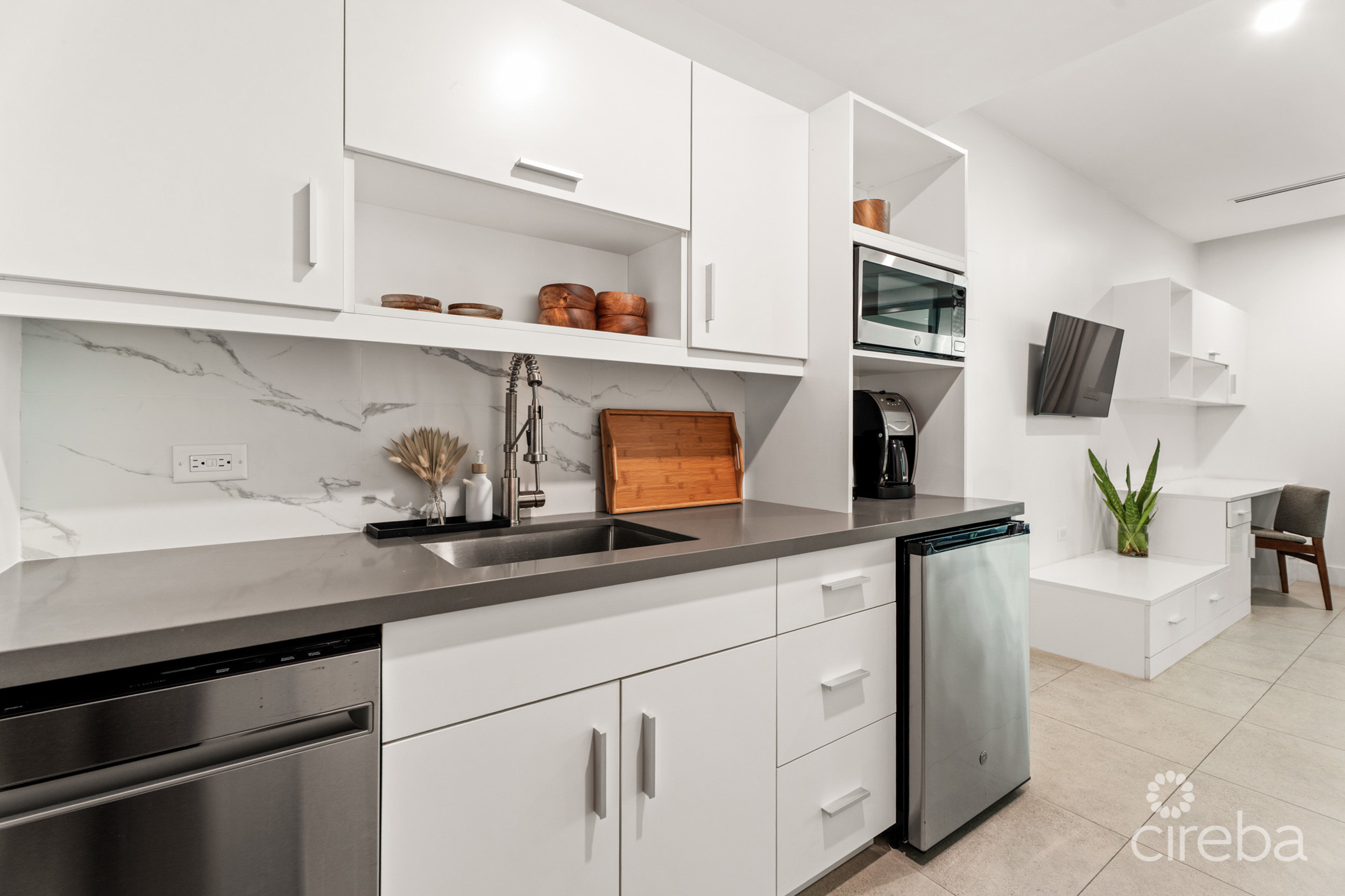 20260604160202 05Nancy Chen Stefan PriorVIDA 104 West Bay CondoProperty Cayman Real Estate