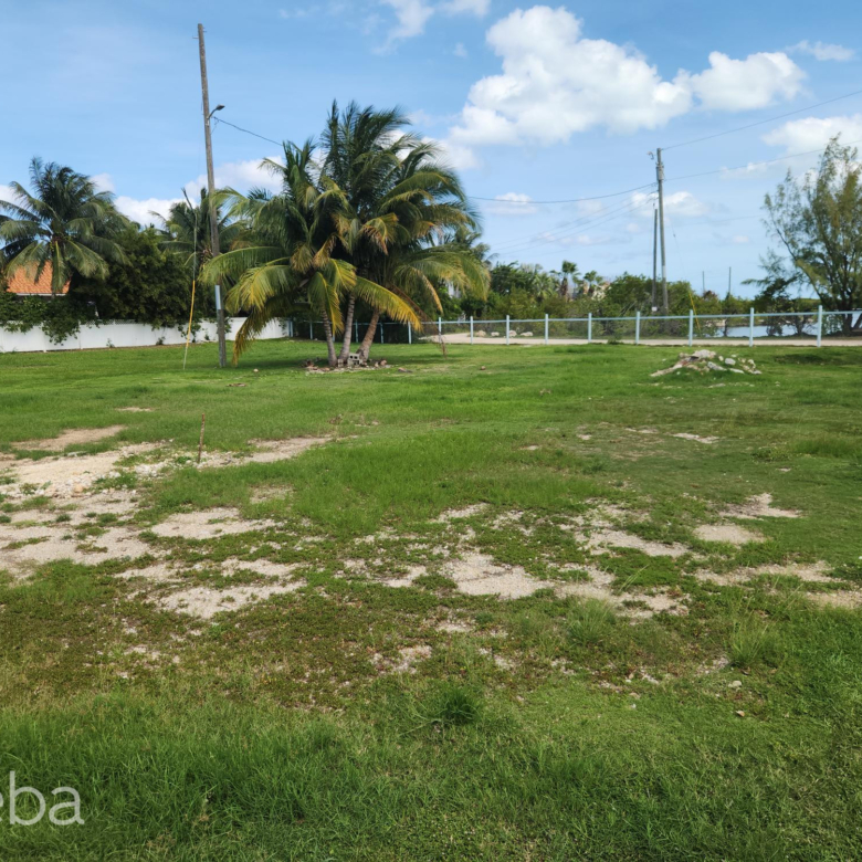 DUPLEX DEVELOPMENT LAND OFF SEVEN MILE CORRIDOR