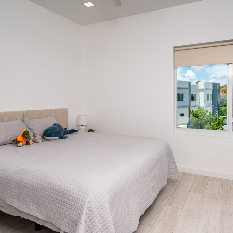 20260617114427 8Gregg ArnoldVivi 8Property Cayman Real Estate