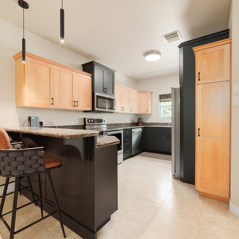 SPACIOUS 3 BED + DEN TOWNHOME AT L’AMBIENCE