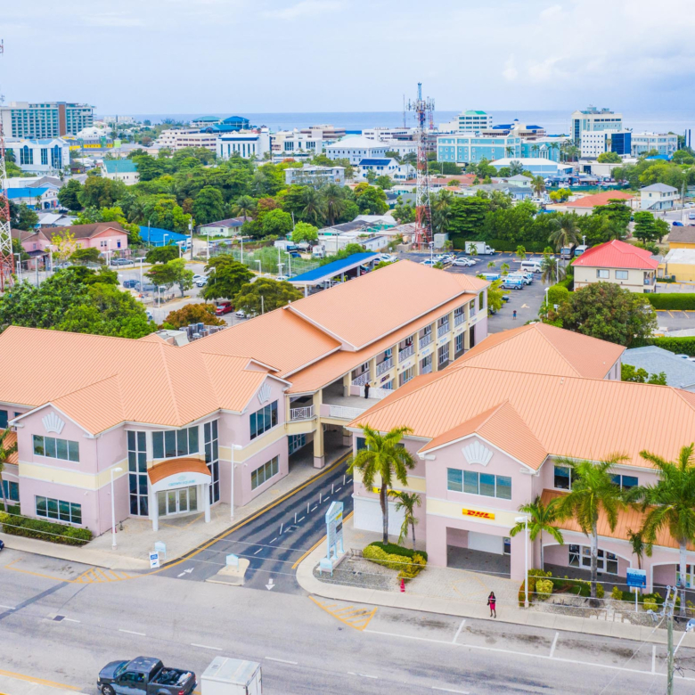 CROWN SQUARE | 16 UNIT COMMERCIAL INVESTMENT OPPORTUNITY