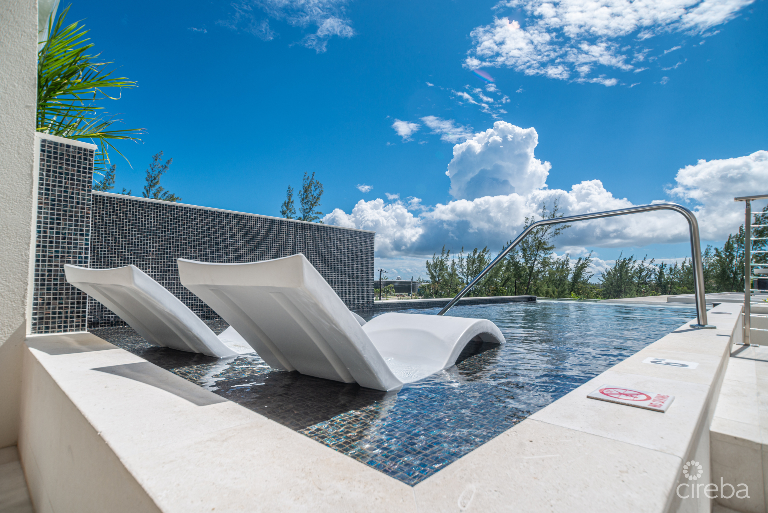 20260806092904 RooftopInfinityPool