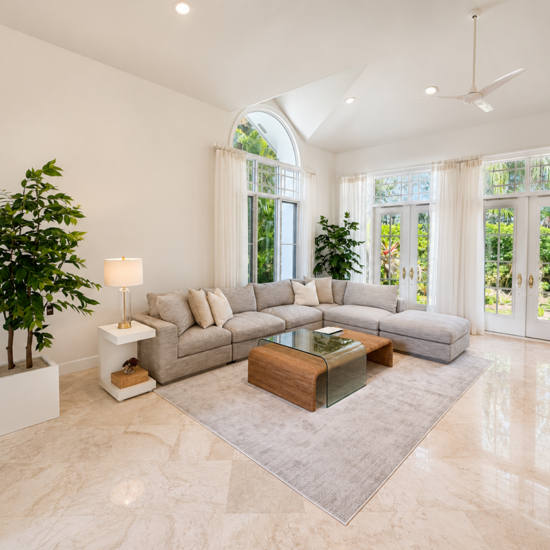 RARE KING’S COURT VILLA IN BRITANNIA | SEVEN MILE BEACH CORRIDOR