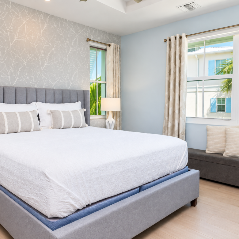 20261005143108 Bright Coastal Tropical Bedroom