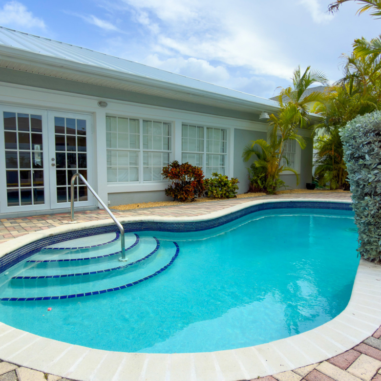 SNUG HARBOUR ANDREW DRIVE – 4 BEDROOM FAMILY HOME IN THE SEVEN MILE BEACH CORRIDOR