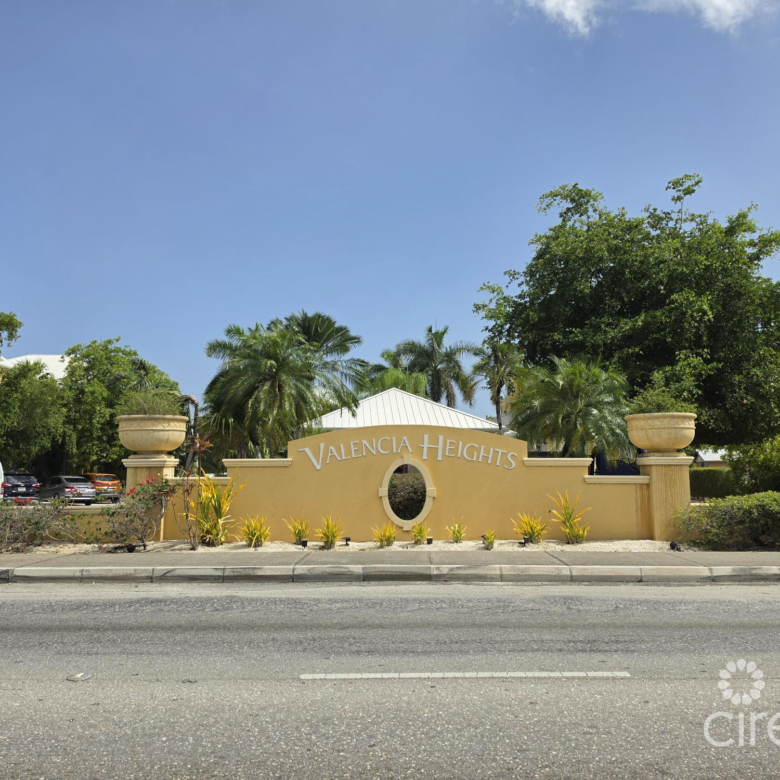 VALENCIA HEIGHTS 2 BED PLUS DEN