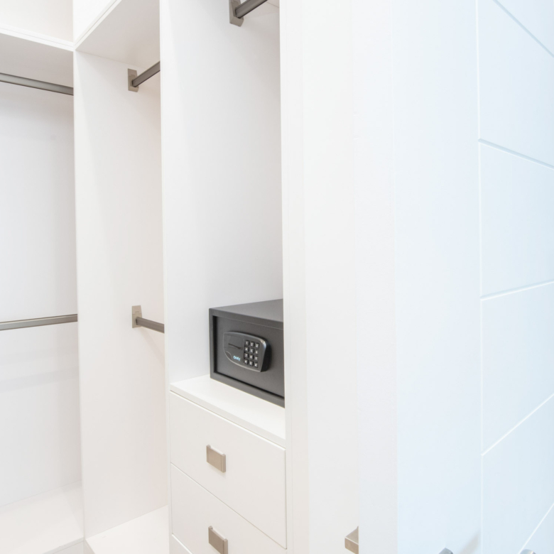 20260825135711 70RPCR205WalkThruCloset