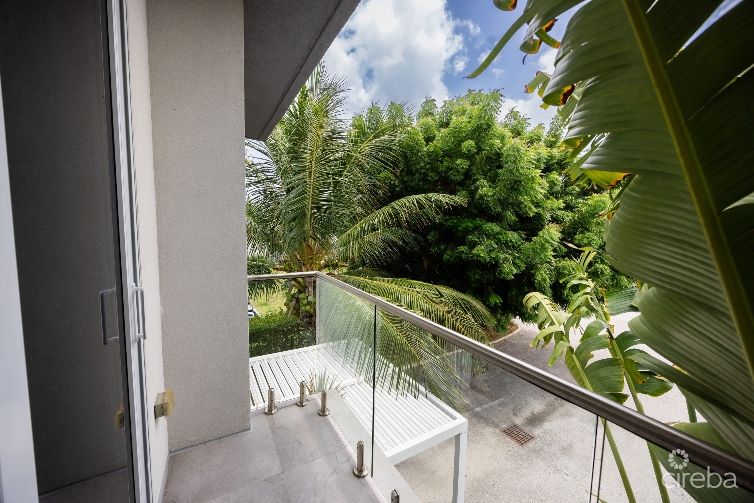 20260831133701 sbalcony1