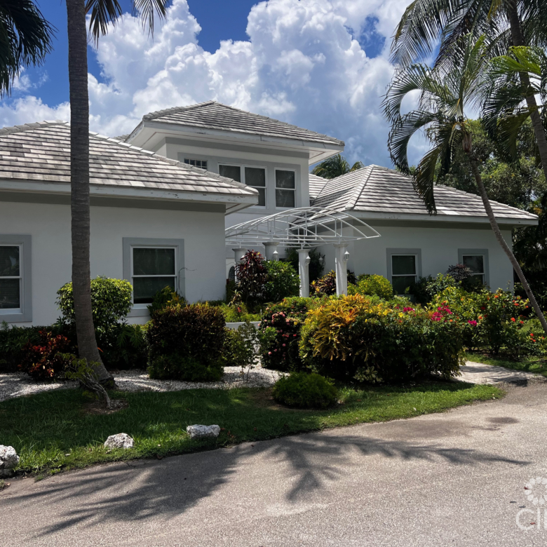 CANAL POINT – CANAL FRONT RESIDENCE