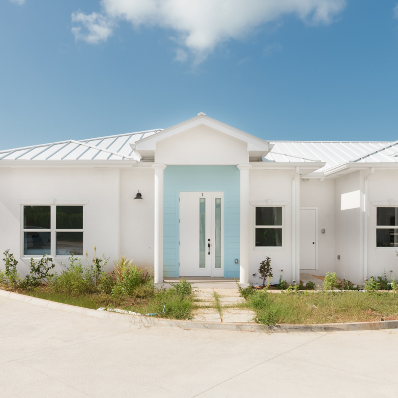 WOODRIDGE – REDBAY! FULLY FURNISHED AND VENDOR PAYS STAMP DUTY