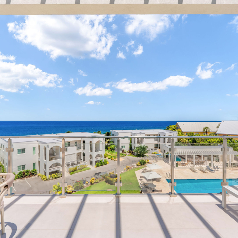 21 SUNSET POINT – TOP FLOOR UNIT – AMAZING VIEWS!!!