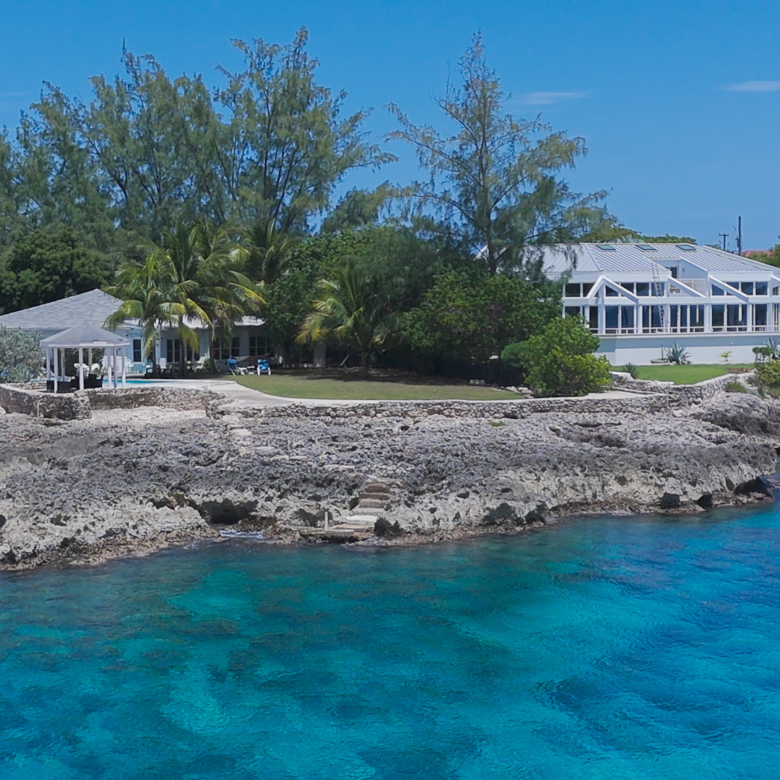 VILLA ADEL OCEANFRONT HOME