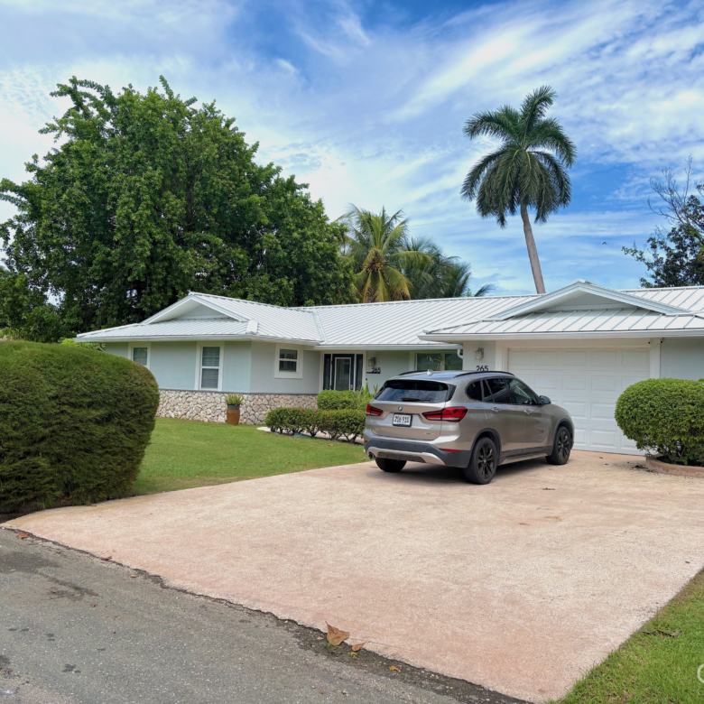 RARE DOUBLE-LOT OASIS BUNGALOW  WITH POOL IN SNUG HARBOUR