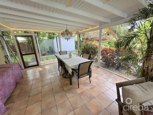 20260926121338 iphone outdoor dining