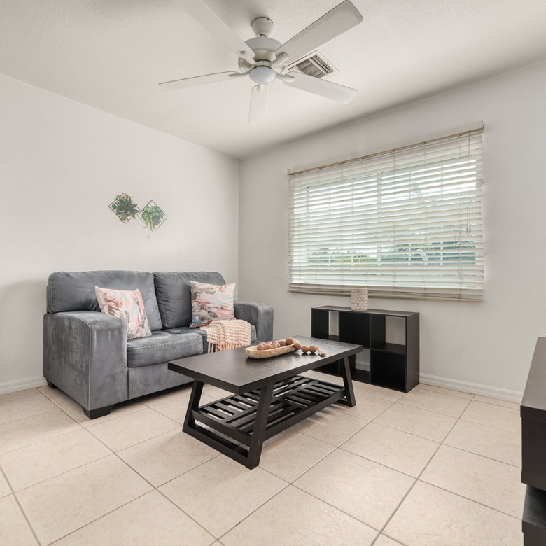 LAKESIDE 1 BED / 1 BATH NEAR CAMANA BAY