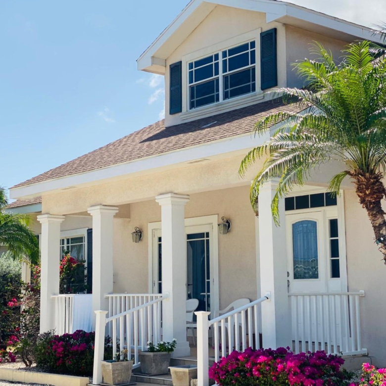 CHARMING SAVANNAH HOME WITH PICTURE PERFECT STREET APPEAL!