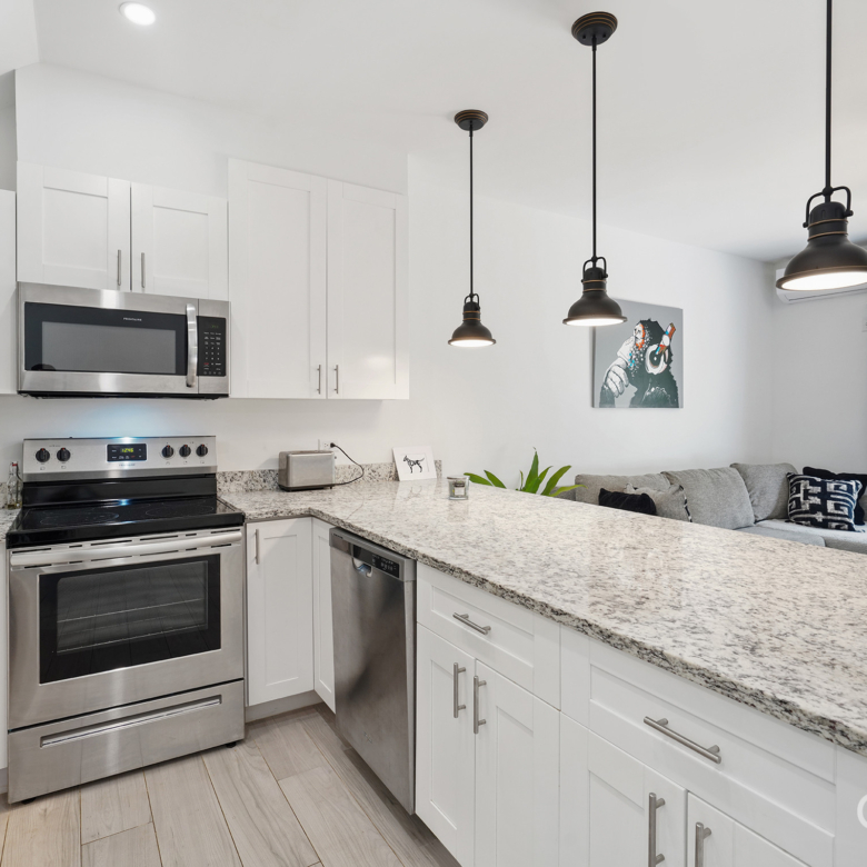 LIGHTHOUSE MANOR 25 | BEAUTIFUL ONE BED TOWNHOUSE